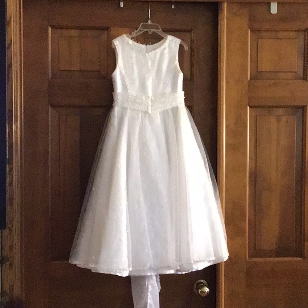 Beautiful beaded bodice Flower Girl Dress.  Made by KK DESIGNS.  Used once.